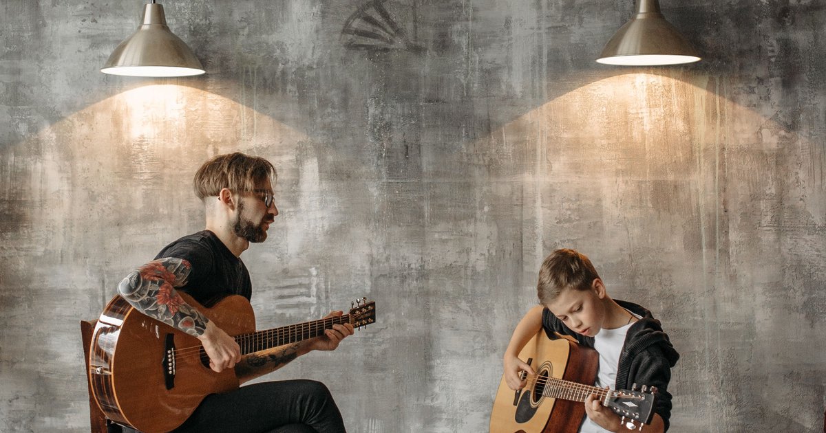 Jak nauczyć się grać na gitarze