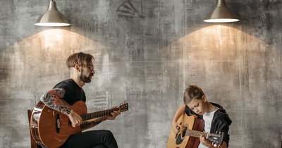 Jak nauczyć się grać na gitarze